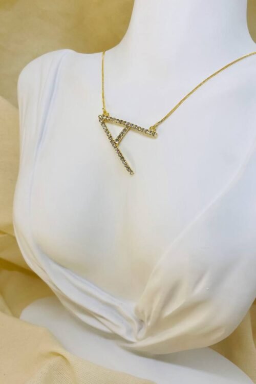 Colar Letra Cravejada