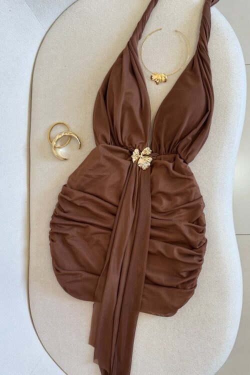 Vestido Marrom Multiformas de Tule Drapeado Flor Dourada