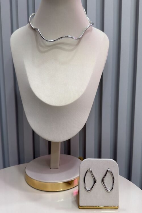 Conjunto de Colar + Brinco Triondas