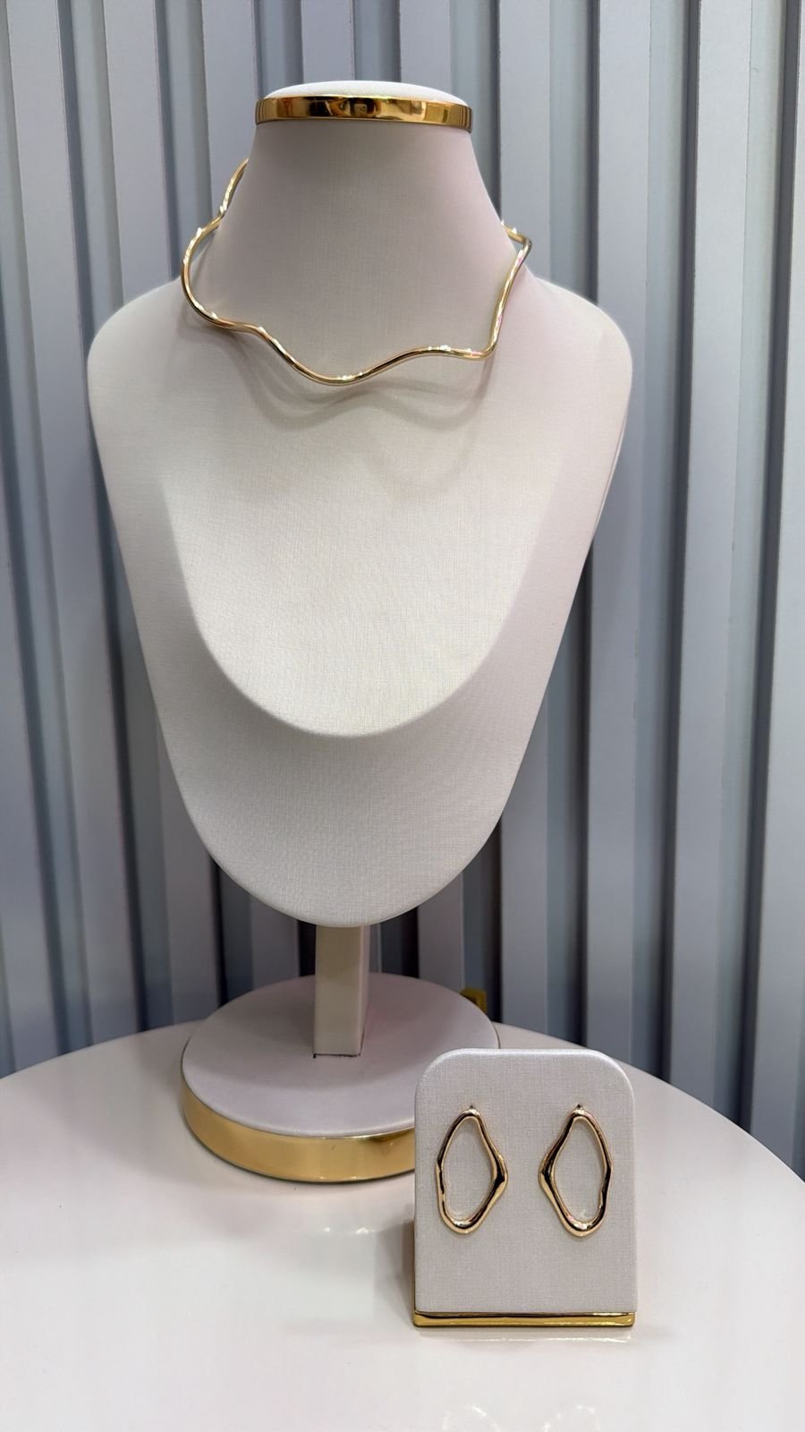 Conjunto de Colar + Brinco Triondas