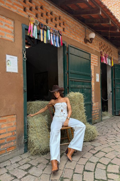 Conjunto Greta - Top sem Alças de Botões e Calça Branco