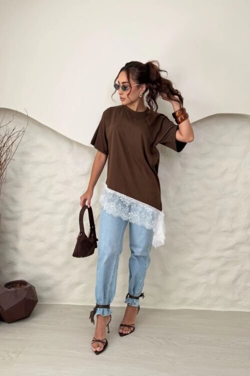 T-shirts Camisetão Assimétrico com Renda