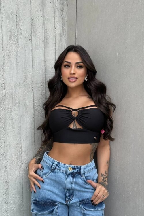 Cropped Brenda Preto 2 Formas de Usar