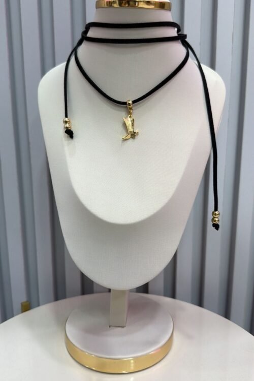 Colar Choker Gravatinha Country Preta Bota Dourada