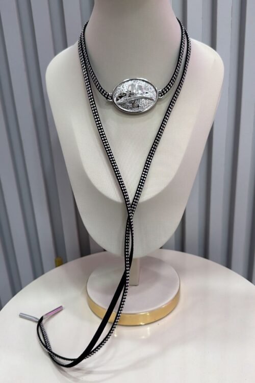 Colar Choker Gravatinha Country Chapéu Medalha