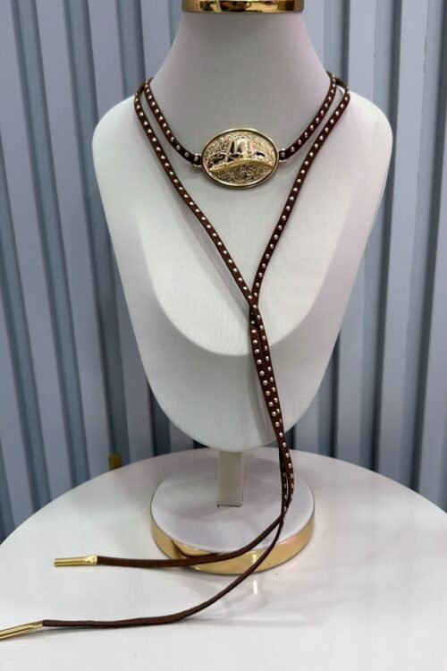Colar Choker Gravatinha Country Chapéu Medalha