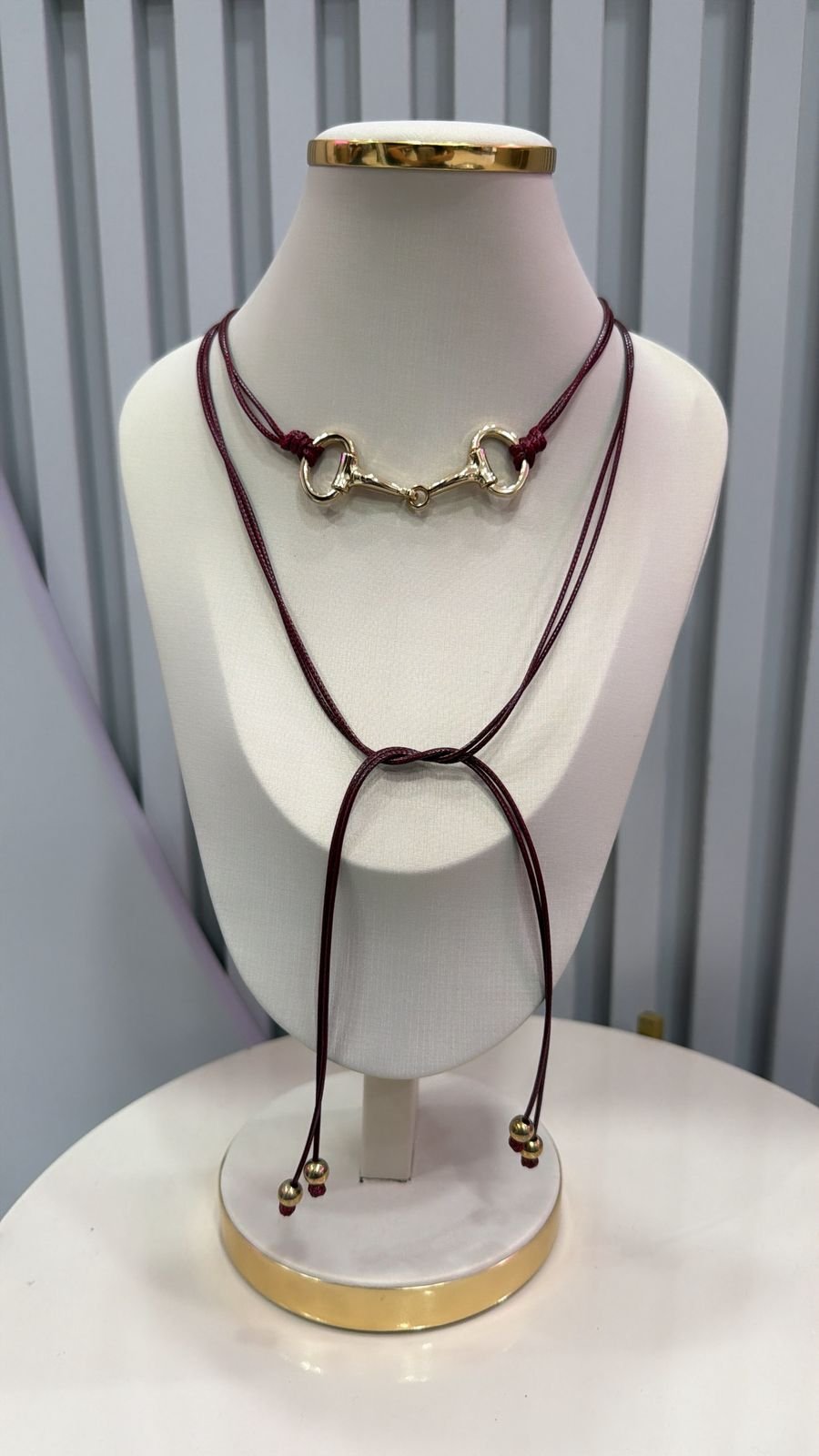 Colar Choker Gravatinha Bordo Country